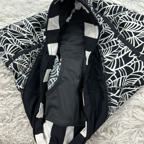 🔥$SALE$🔥Lululemon Run: Speed Short *2-way Stretch Pretty Palm Black Angel Wing - Picture 3 of 5